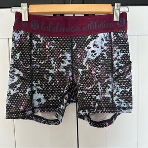 lululemon athletica Women's Black and Maroon Patterned Shorts